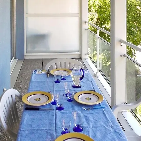 D'une A A 30 M De La Avec Vue Sur La Terrasse Amenagee Et Wifi דירה