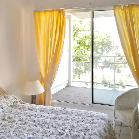 D'une A A 30 M De La Avec Vue Sur La Terrasse Amenagee Et Wifi ארסשון