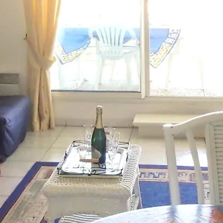 D'une A A 30 M De La Avec Vue Sur La Terrasse Amenagee Et Wifi *