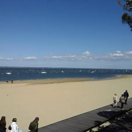 D'une A A 30 M De La Avec Vue Sur La Terrasse Amenagee Et Wifi *