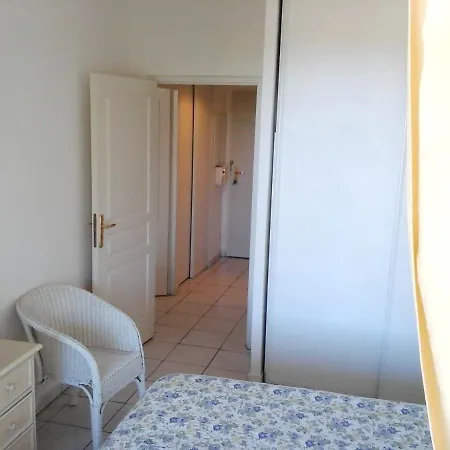 דירה D'une A A 30 M De La Avec Vue Sur La Terrasse Amenagee Et Wifi